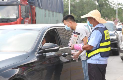 落细落实市场疫情防控举措，筑牢“外防输入 内防反弹”安全线